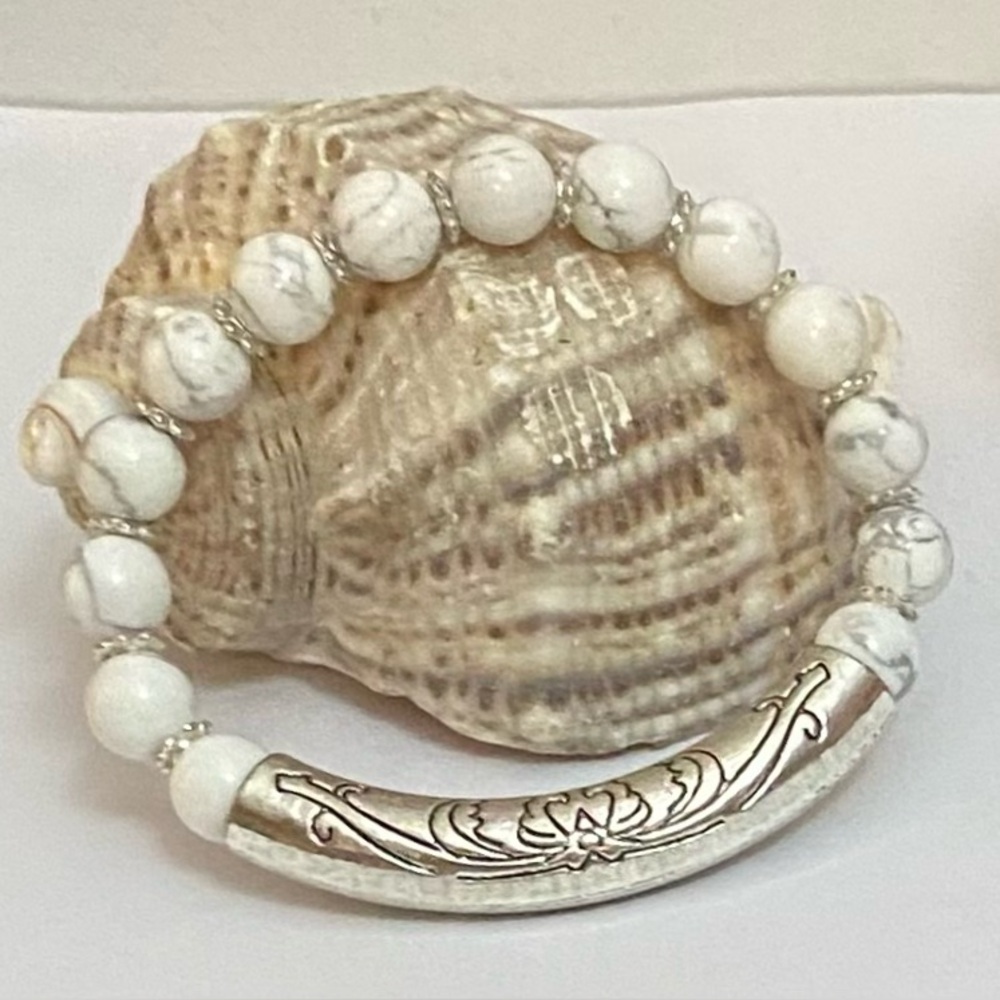 NEW Howlite bracelet - Picture 3 of 3
